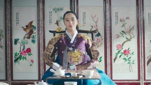 Under the Queen’s Umbrella: Season 1 Episode 1